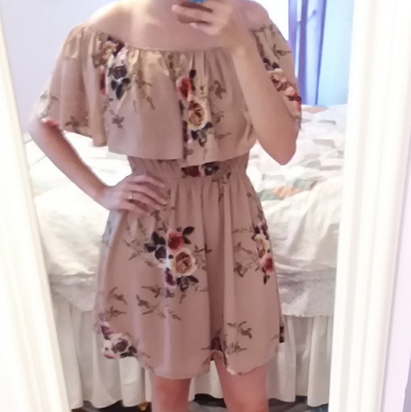 Tan off the shoulder floral dress - Picture 4 of 4